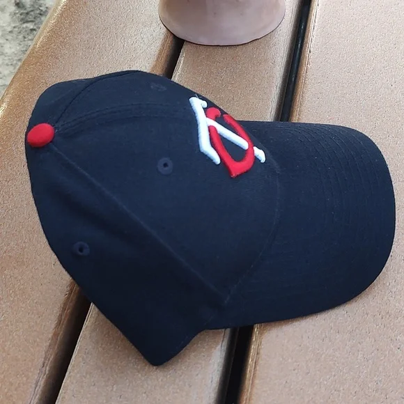 New Era MLB Minnesota Twins Authentic 100% Polyester Strap-on Hat Cap